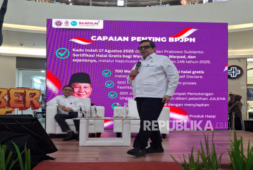 Kepala BPJPH, Ahmad Haikal Hasan di Mall Ciputra Cibubur Usai Temu Media dan Pengusaha bersama BPJPH, Senin (6/10/2025)   
