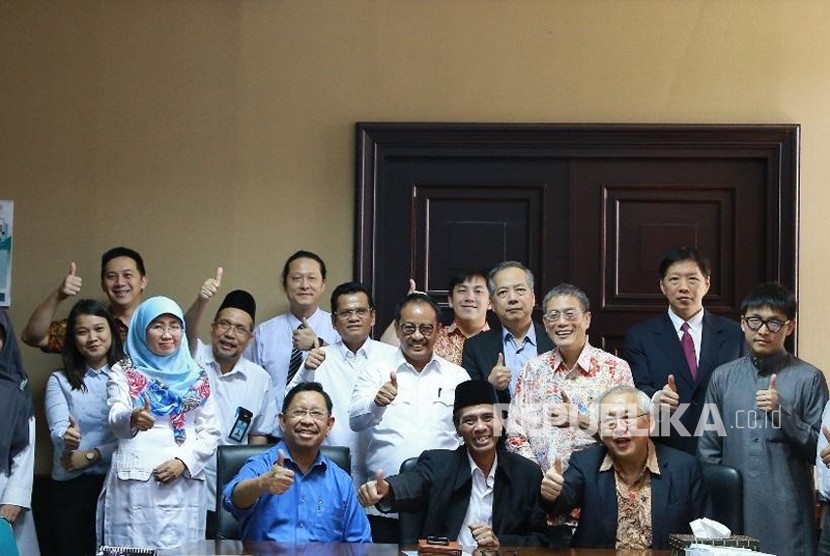 Kepala BPJPH beserta Jajarannya berfoto dengan Vice President THIDA Salahuding Ma