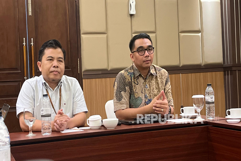 Kepala BPJS Kesehatan Cabang Yogyakarta, Subkhan dan Kepala BPJS Kesehatan Cabang Sleman, Wahyudi Putra Pujianto dalam acara Media Gathering Kolaborasi BPJS Kesehatan Cabang Yogyakarta dan BPJS Kesehatan Cabang Sleman, Jumat (2/10/2026). 
