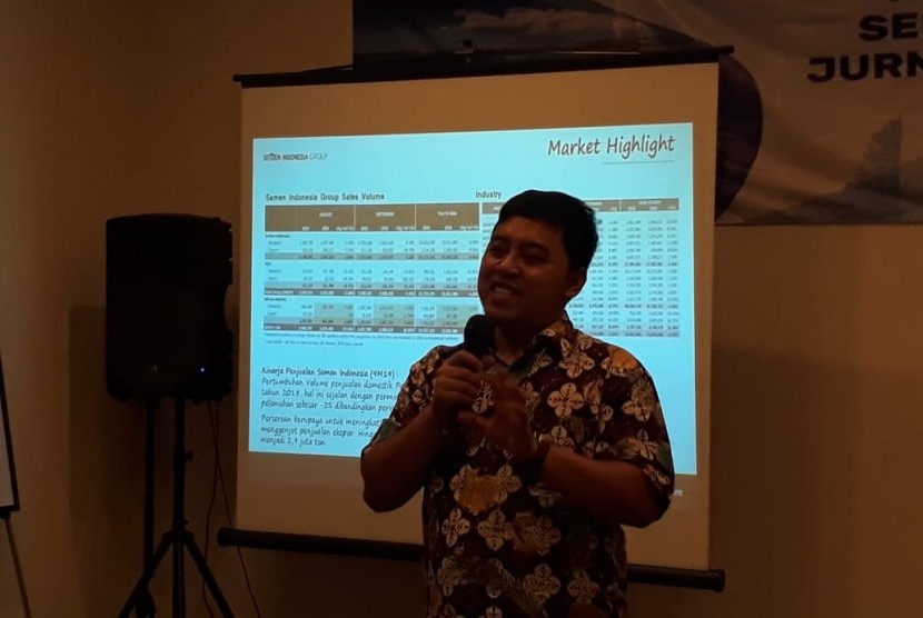 Kepala Departemen Komunikasi Perusahaan PT Semen Indonesia Tbk Sigit Wahono. Semen Indonesia tengah menggenjot penjualan pasar ekspor di beberapa kawasan.