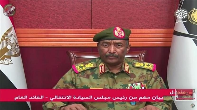 Panglima Sudan Umumkan Bubarkan Pemerintahan. Kepala Dewan Militer Sudan Jenderal Abdel-Fattah al-Burhan mengumumkan darurat sipil dan membubarkan dewan kedaulatan dan pemerintahan transisi.