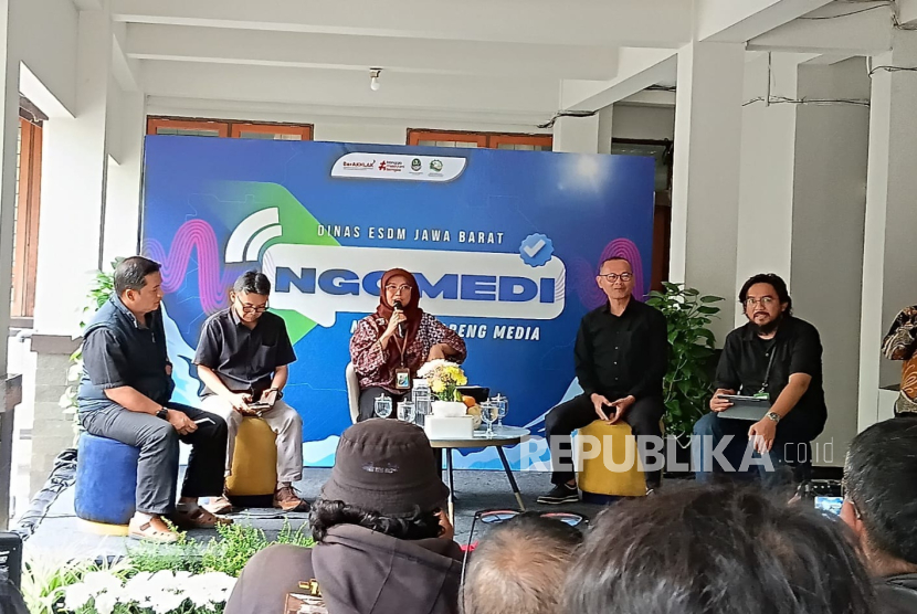 Kepala Dinas ESDM Jabar, Ai Saadiyah Dwidaningsih di acara konferensi pers