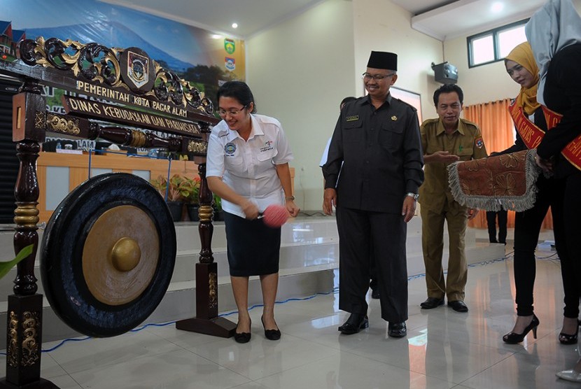 Kepala Dinas Kebudayaan dan Pariwisata Irene Camelyn, Senin (27/2), membuka rapat teknis SKPD Kebudayaan dan Pariwisata se-Sumatra Selatan di Pagar Alam. 