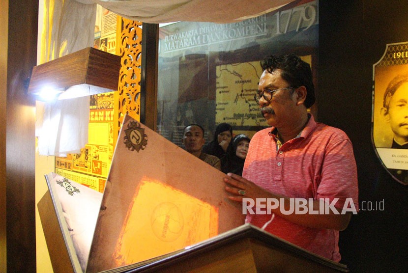 Kepala Dinas Kebudayaan Provinsi Riau, Yose Rizal, penasaran dengan museum diorama berkonsep digital milik Pemkab Purwakarta, Kamis (29/3).
