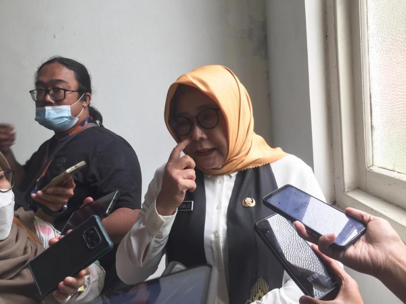Kepala Dinas Kesehatan Jawa Barat Nina Susana Dewi memberikan keterangan kepada awak media.