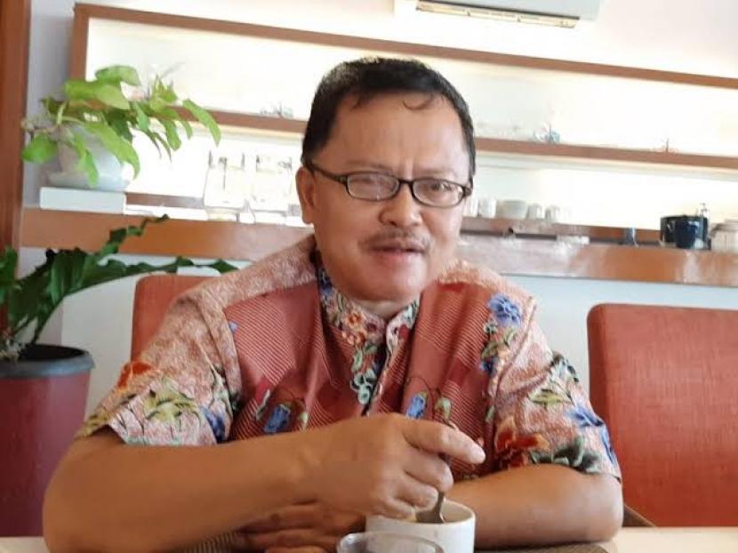 Kepala Dinas Ketenagakerjaan dan Transmigrasi (Disnakertrans) Provinsi Sumatera Barat, Nizam Ul Muluk, saat dikonfirmasi Tim MMC Diskominfotik Sumbar di Padang mengungkapkan, Upah Minimum Provinsi (UMP) di Provinsi Sumatera Barat tahun 2023 naik sebesar 9,15 persen dari Rp.2.512.539 menjadi Rp.2.742.476 dan berlaku mulai 1 Januari 2023.