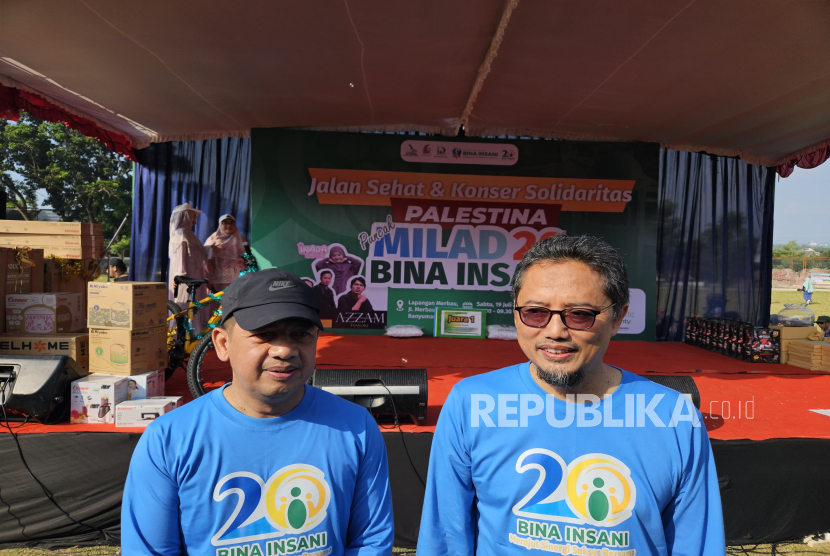 Kepala Dinas Pendidikan Kota Semarang Bambang Pramusinto (kiri) dan Ketua Yayasan Bina Insan Taqwa (YBIT) Semarang Edi Faisal dalam acara peringatan milad ke-20 YBIT Semarang di Lapangan Merbau, Banyumanik, Sabtu (19/7/2025).