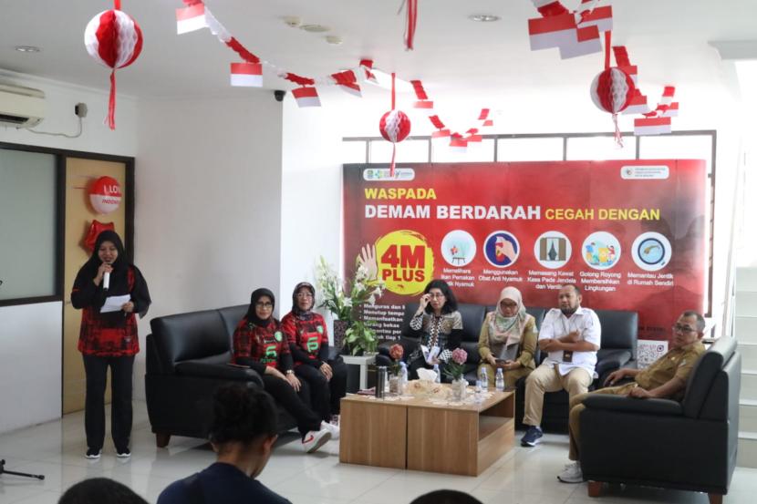 Kepala Dinkes Kota Bekasi, Tanti Rohilawati menjelaskan persentase UHC Kota Bekasi sudah mencapai 99,98 persen.