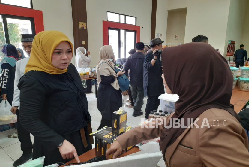 Kepala Diskuk Jabar Yuke Mauliani Septina meninjau ramadhan