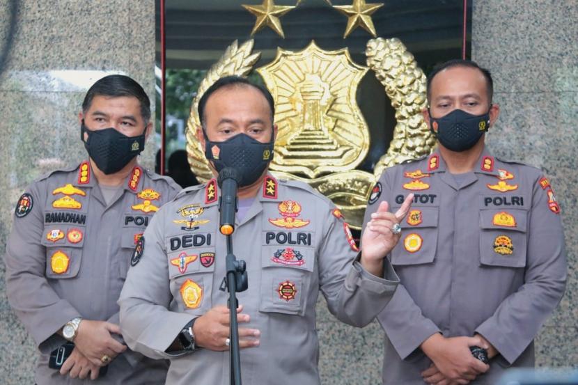 Kepala Divisi Humas Polri, Irjen Dedi Prasetyo mengklaim, proses penetapan tersangka Hris dan Fatia sudah sesuai mekanisme yang berlaku.
