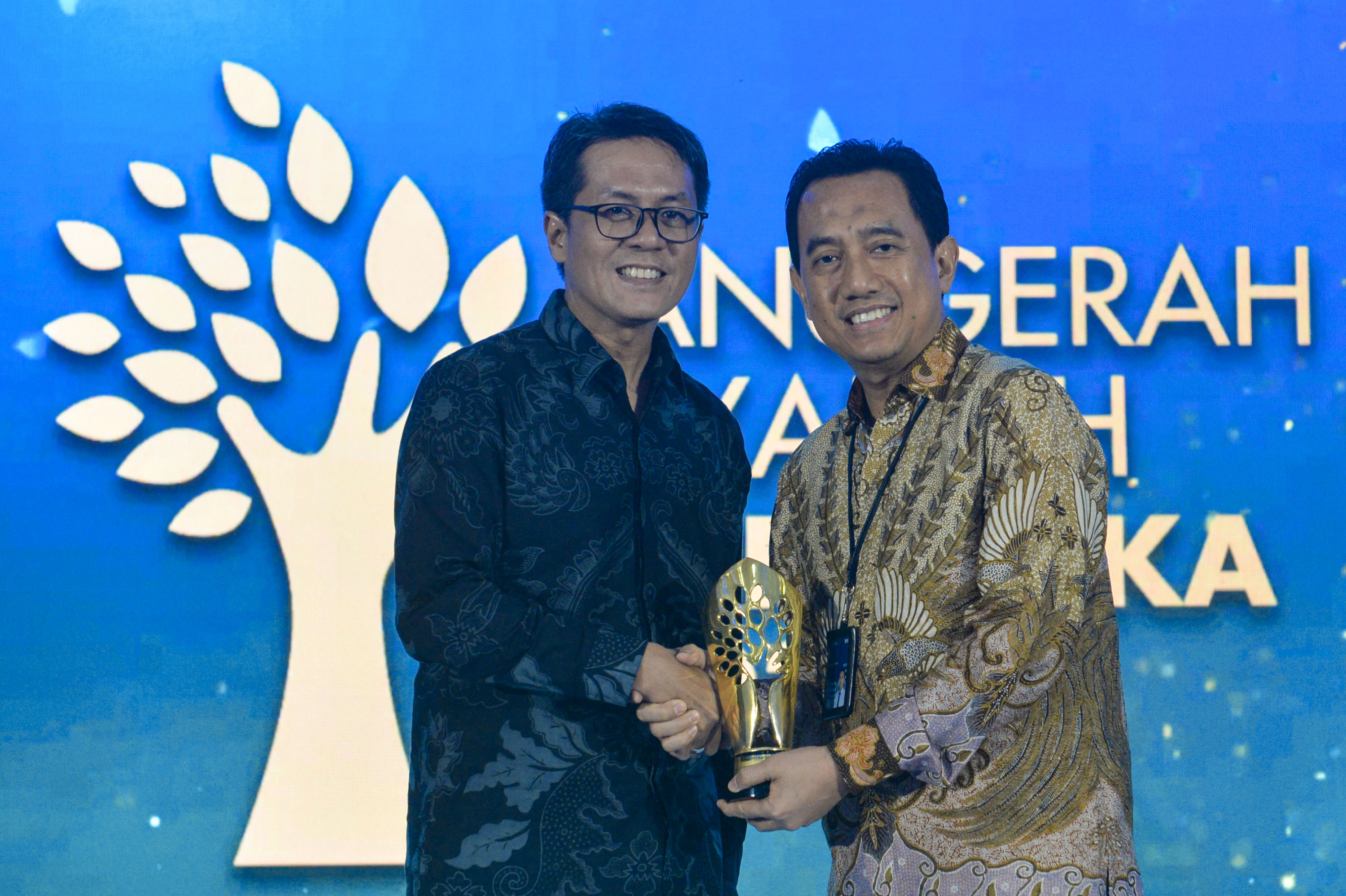 Kepala Divisi Syariah BTN, Abdul Firman saat menerima Anugerah Syariah Republika 2025.