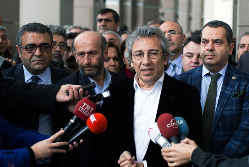 Kepala editor Harian Cumhuriyet, Can Dundar terancam hukuman penjara seumur hidup dengan tuduhan spionase