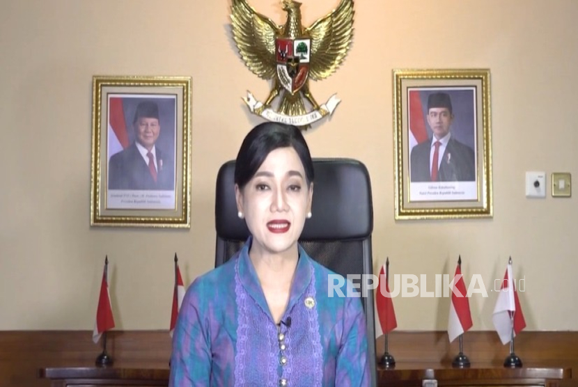Kepala Eksekutif Pengawas Perilaku Pelaku Usaha Jasa Keuangan, Edukasi dan Pelindungan Konsumen OJK Friderica Widyasari Dewi saat menjadi pembicara kunci dalam acara Financial Healing, Jumat (14/11/2025).