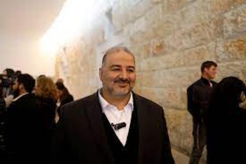 Kepala faksi Raam (United Arab List) Israel Mansour Abbas. Ini adalah partai dengan basis anggota warga Arab-Palestina yang tinggal di wilayah Israel.