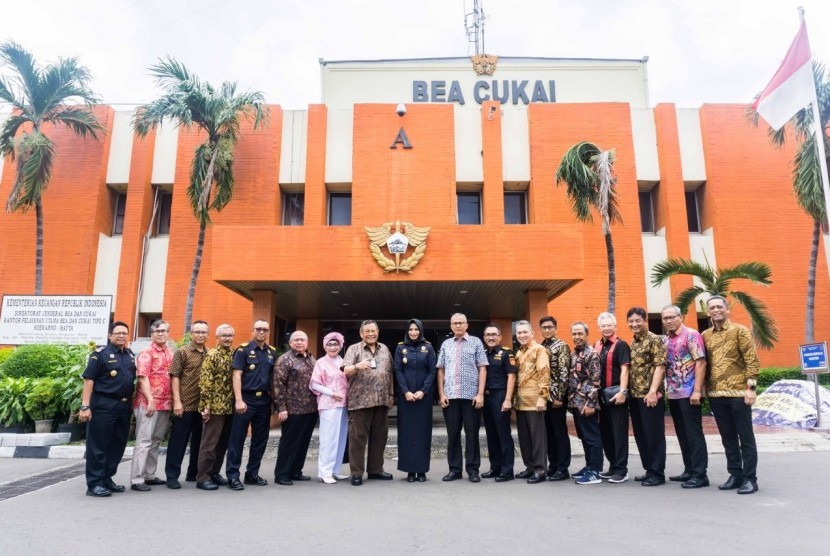 Kepala Kantor Bea Cukai Soekarno Hatta, Finari Manan mengungkapkan Bea Cukai Soekarno Hatta melakukan sinergi dengan Soekarno Hatta Trade Facilitation Committee (STFC) untuk menjadikan Bandara Soekarno-Hatta sebagai penghubung penerbangan, baik penumpang maupun kargo.