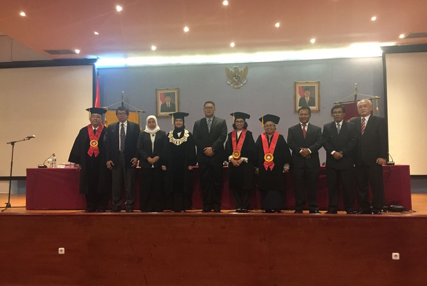  Kepala Kantor Bea Cukai Sulawesi Bagian Utara (Sulut), Cerah Bangun, raih gelar doktoral di bidang Hukum dari Universitas Indonesia (UI).