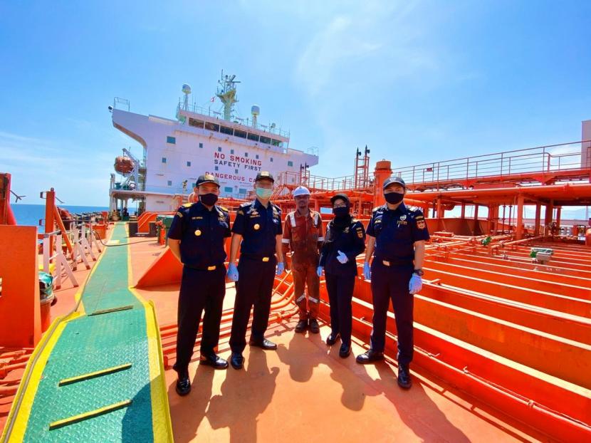 Kepala Kantor Bea Cukai Teluk Bayur, Hilman Satria mengawali penjelasan tentang patroli laut dan boatzoeking yang dilakukan jajarannya, Senin (15/6).