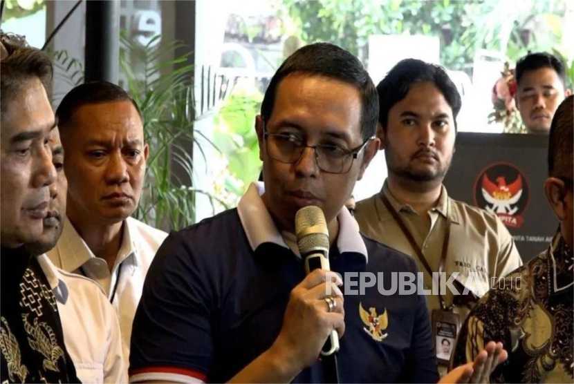 Kepala Kantor Komunikasi Kepresidenan (PCO) Hasan Nasbi di Jakarta Pusat, Sabtu (10/5/2025).