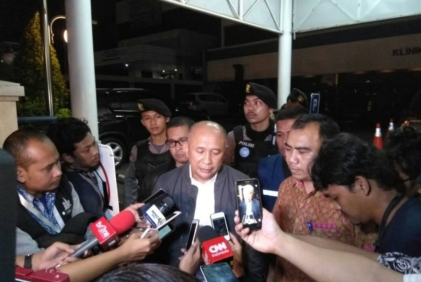 Kepala Kantor Staf Kepresidenan, Teten Masduki mendatangi Rumah Sakit Premier Jatinegara untuk menjenguk korban ledakan bom di Kampung Melayu, Jakarta Timur, Kamis (25/5) dini hari.