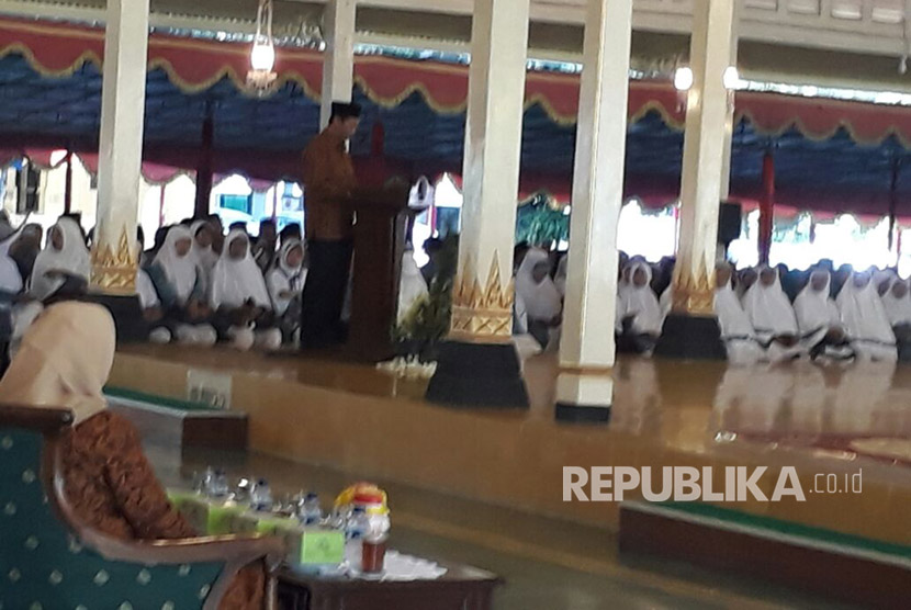 Kepala Kanwil Kemenag DIY M. Lutfi Hamid menyampaikan Laporan Pamitan Haji Jamaah Haji DIY  di Bangsal Kepatihan Yogyakarta Selasa (25/8). 
