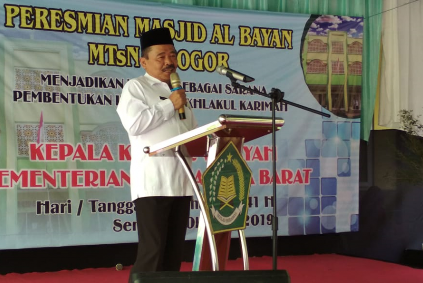 Kepala Kanwil Kemenag Provinsi Jawa Barat HA Buchori, saat meresmikan penggunaan Masjid Al Bayan di MTsN 1 Bogor, Senin (14/10)