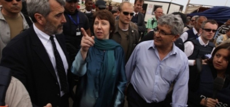Kepala Kebijakan Luar Negeri Uni Eropa, Catherine Ashton saat berkunjung ke Benghazi, Libya