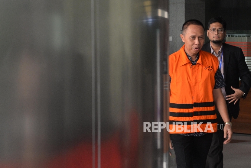 Kepala Kejaksaan Negeri Pamekasan Rudi Indra Prasetya seusai menjalani pemeriksaan perdana pasca ditetapkan sebagai tersangka dan ditahan di KPK, Jakarta, Rabu (9/8). 