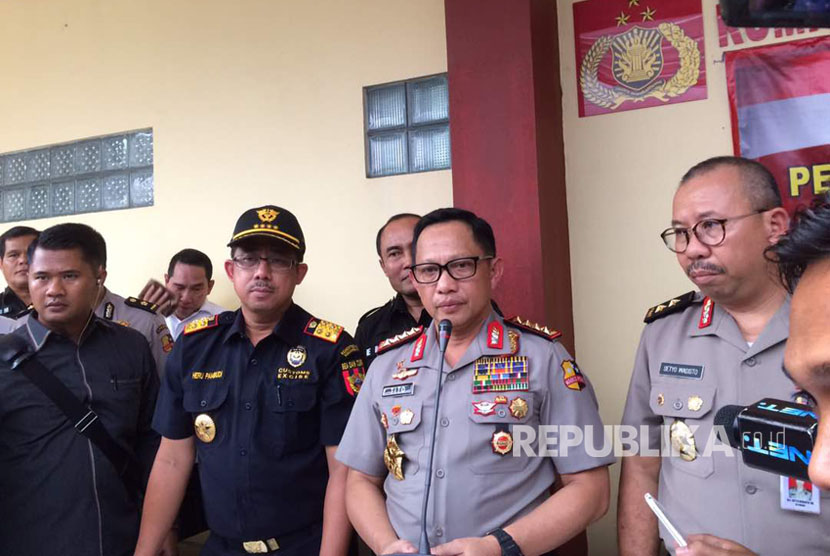 Kepala Kepolisian Republik Indonesia Jenderal Tito Karnavian saat berbicara mengenai pembubaran HTI di RS Polri Kramatjati, Jakarta Timur, Senin (8/5).