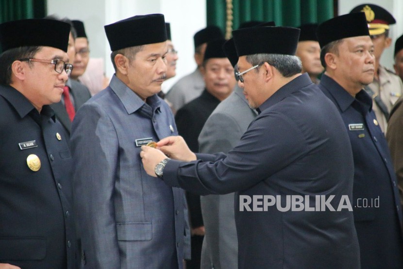Kepala Kesbangpol Provinsi Jawa Barat, R Ruddy Gandakusumah dilantik menjadi Penjabat Sementara Wali Kota Bekasi, Rabu (14/2).