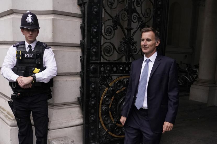Menteri Keuangan Inggris Jeremy Hunt mengatakan Inggris menghindari resesi tahun ini.