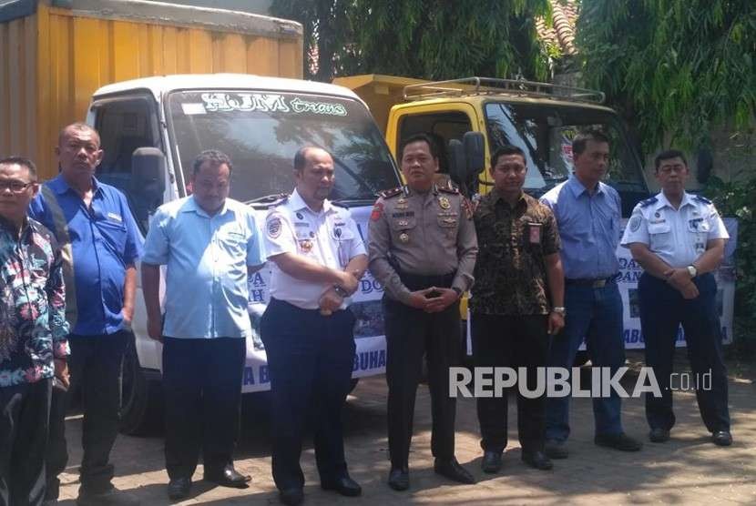 Kepala KSOP Kelas V Marunda, Yuserizal bersama stakeholder  keluarga besar Pelabuhan Marunda telah melaksanakan penggalangan sosial mulai 4 - 8 Oktober 2018 melalui Posko Peduli Bencana Kantor Kesyahbandaran dan Otoritas Pelabuhan Kelas V Marunda.