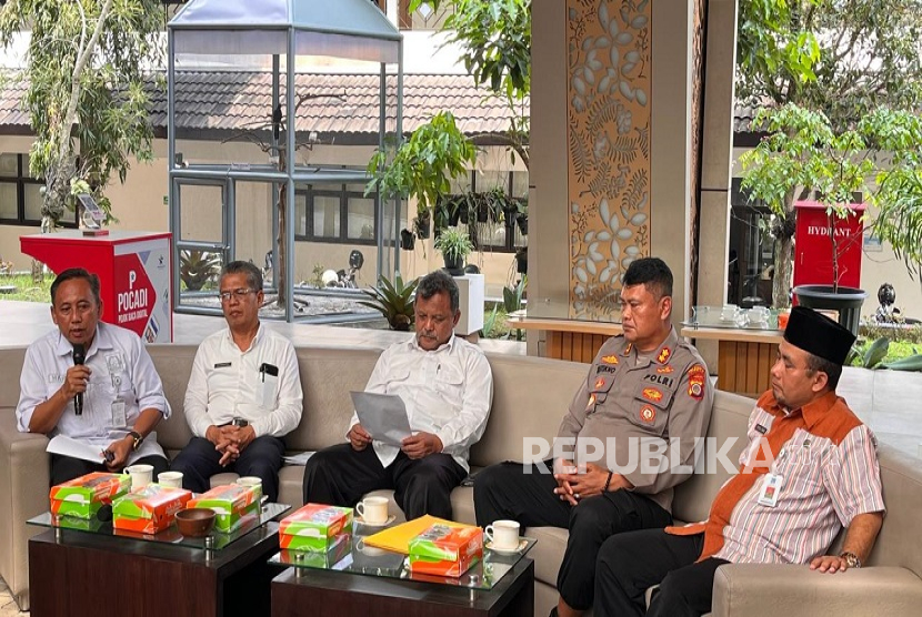 Kepala Pelaksana BPBD Sleman, Haris Martapa menyampaikan dampak disposal mortir seberat 350 kilogram di Cangkringan, Sleman, Rabu (13/8/2025).