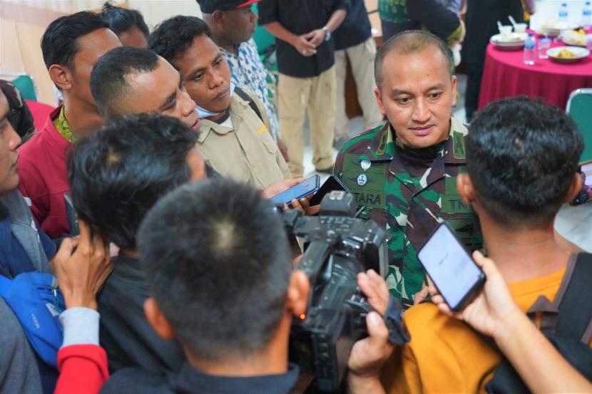Kepala Penerangan Kodam (Kapendam) XVIII/Kasuari, Kolonel Inf Batara Alex Bulo.