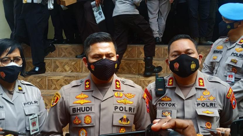 Kepala Polresta (Kapolresta) Malang Kota (Makota) AKBP Budi Hermanto (tengah).  