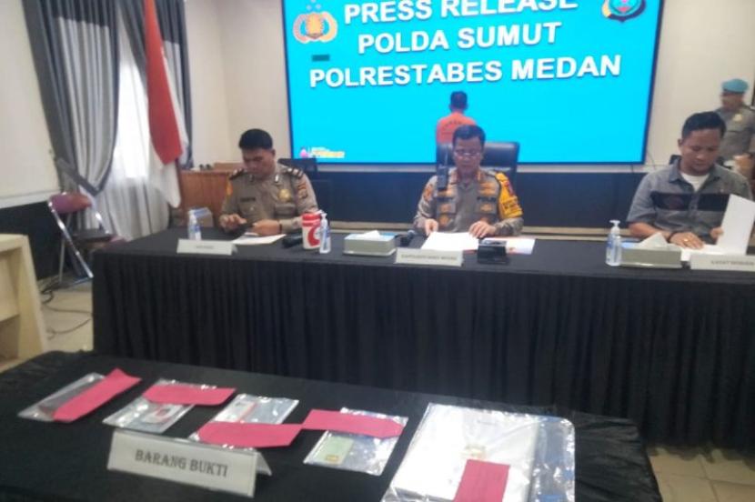 Kepala Polrestabes Medan Kombes Teddy John Sahala Marbun memberikan keterangan di Medan, Sumatra Utara, Jumat (26/4/2024). 
