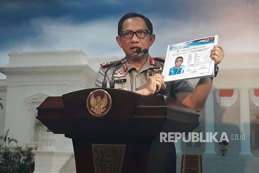 Kepala Polri Jenderal Pol Tito Karnavian melakukan Konferensi Pers terkait kasus Novel Baswedan, di Istana Negara, Senin (31/7). Tito menyebut terdapat sketsa baru dugaan orang yang menyerang Novel Baswedan. 