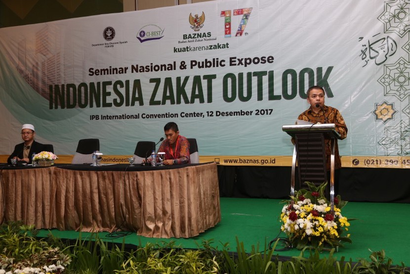 Kepala Pusat Kajian Strategis (Puskas) Baznas yang juga Ketua Departemen Ekonomi Syariah IPB, Dr  Irfan Syauqi Beik, menyampaikan sambutan pada Seminar Nasional dan Public Expose Indonesia Zakat Outlook, di Bogor, Selasa (12/12).