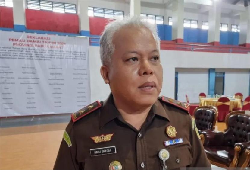 Kepala Pusat Penerangan dan Hukum (Kapuspenkum) Kejagung, Harli Siregar, menegaskan Kejaksaan Agung (Kejagung) tetap usut dugaan suap hakim kasasi putusan Ronald Tannur.