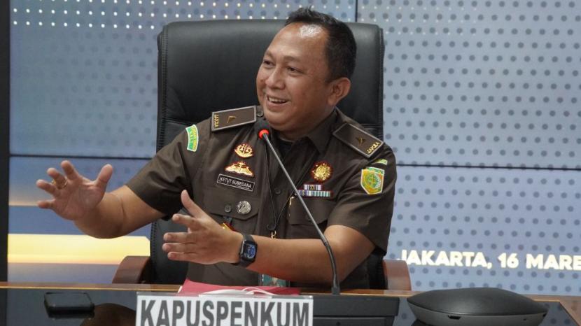 Kepala Pusat Penerangan dan Hukum (Kapuspenkum) Kejagung, Ketut Sumedana, mengatakan Presiden Direktur PT Sumber Alfaria Trijaya (Alfamart) berinisial AHP sudah diperiksa terkait persetujuan ekspor CPO.