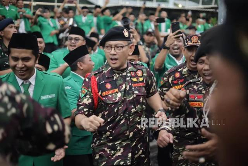 Kepala Satkornas Banser Muhammad Syafiq Syauqi (tengah)