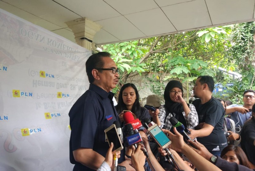 Kepala Satuan Komunikasi PLN memberikan keterangan terkait bencana tsunami di Tanjung Lesung. Made menjelaskan beberapa karyawan PLN menjadi korban dari tsunami tersebut. Ahad (23/12).