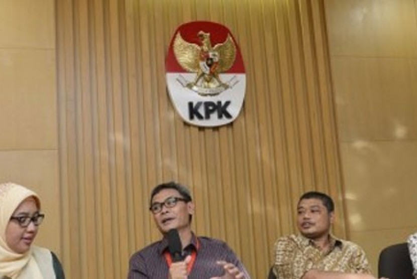 Kepala SMAN 3 Jakarta Retno Listyarti (kiri)