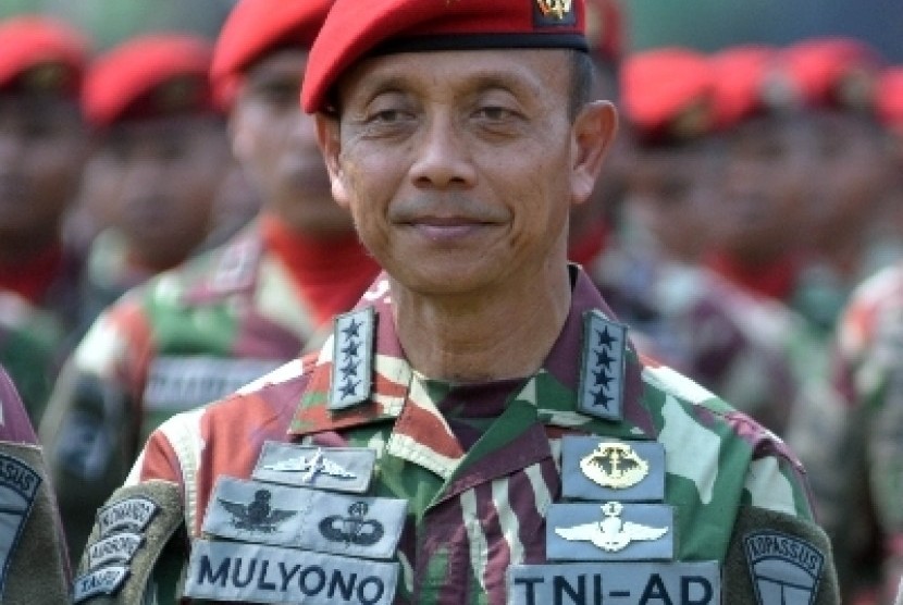 Kepala Staf Angkatan Darat (KSAD) Jenderal Mulyono.