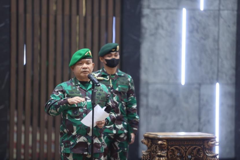 Kepala Staf Angkatan Darat (KSAD) Jenderal TNI Dudung Abdurachman. Mobil rombongan KSAD Jenderal Dudung mengalami kecelakaan di Merauke, Papua, Selasa (12/4/2022).