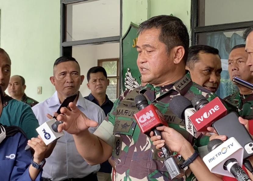 Kepala Staf Angkatan Darat (KSAD) Jenderal Maruli Simanjuntak usai meninjau Gudang Munisi Daerah Kodam Jaya di Ciangsana, Kabupaten Bogor.