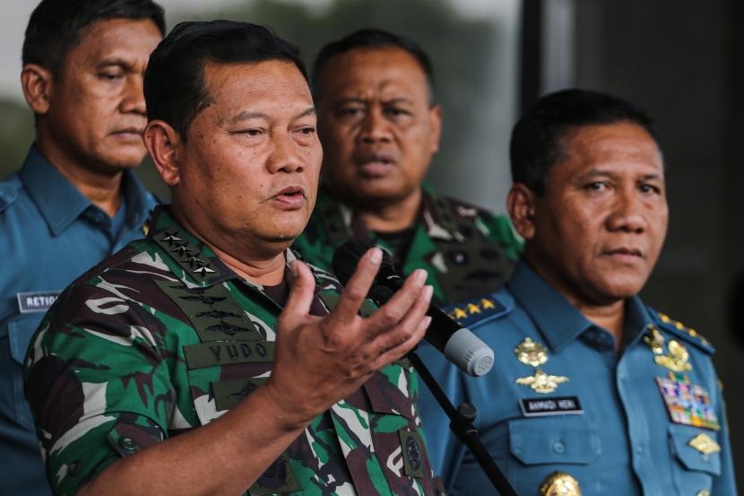 Laksamana TNI Yudo Margono (kiri).