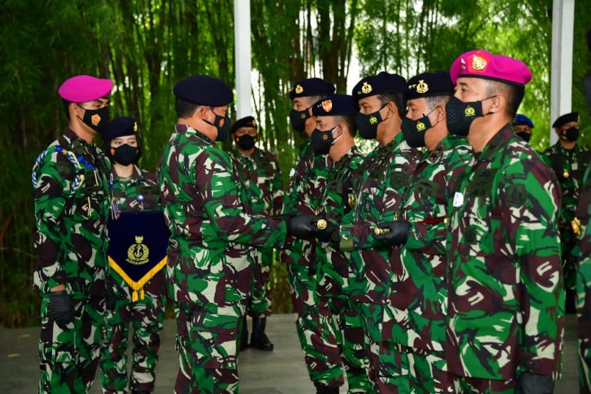 Kepala Staf Angkatan Laut (KSAL) Laksamana Yudo Margono memimpin serah terima jabatan (sertijab) lima jabatan strategis Tentara Nasional Indinesia Angkatan Laut (TNI AL).
