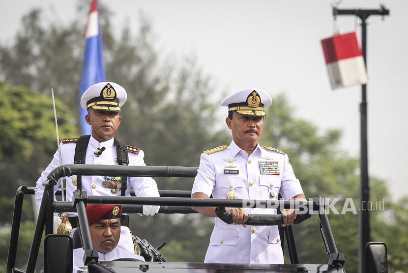 Kepala Staf Angkatan Laut Laksamana TNI Siwi Sukma Adji (kanan).
