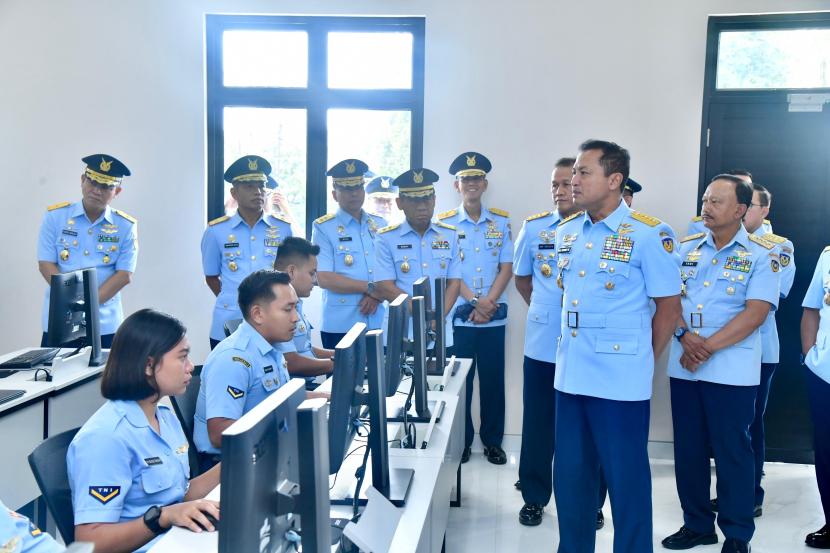 Kepala Staf Angkatan Udara (KSAU) Marsekal TNI Mohamad Tonny Harjono meresmikan Skadron Pendidikan (Skadik) 506 di Wingdik 500/Umum, Kemang, Kabupaten Bogor, Jawa Barat pada Kamis (10/10/2024).