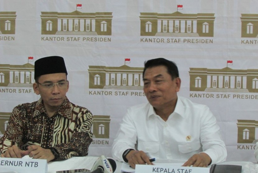Kepala Staf Kepresidenan Moeldoko bersama Gubernur NTB TGH Muhammad Zainul Majdi atau Tuan Guru Bajang (TGB)
